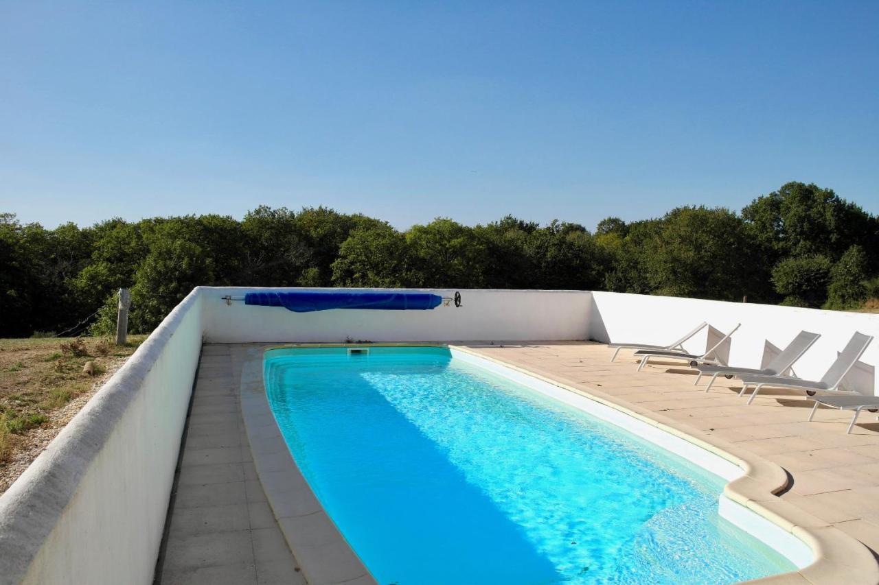 Maison Pour 4 A La Campagne Avec Piscine Commequiers Kültér fotó